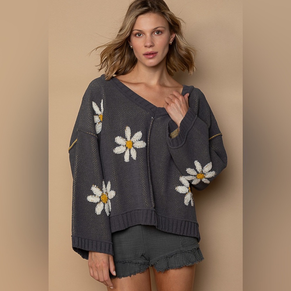 #163 New! Pol Oversized Flower Sweater Front/Back - Picture 4 of 4